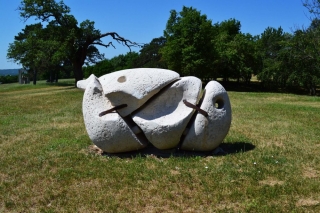 Raoul Goldoni, U dosluhu / Glava bika, 1978. Raoul Goldoni, U dosluhu / Glava bika, 1978.